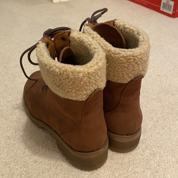 🟤 Brown Suede Boots with Fur - Picture 8 of 11